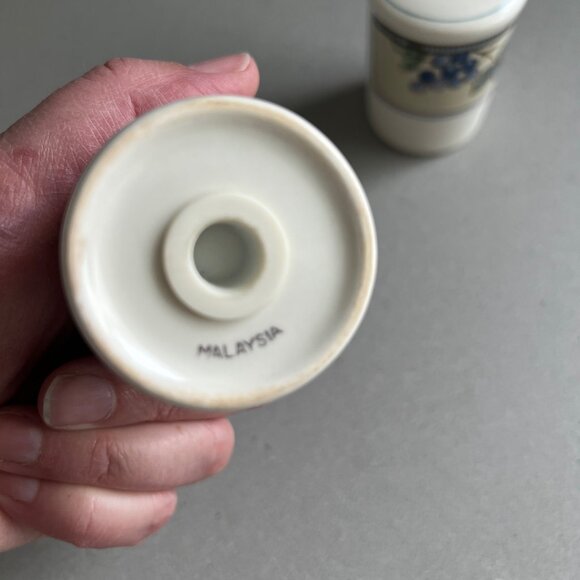 Mikasa Intaglio CAC29 Garden Harvest Classic Salt and Pepper Shakers Set - Picture 6 of 7